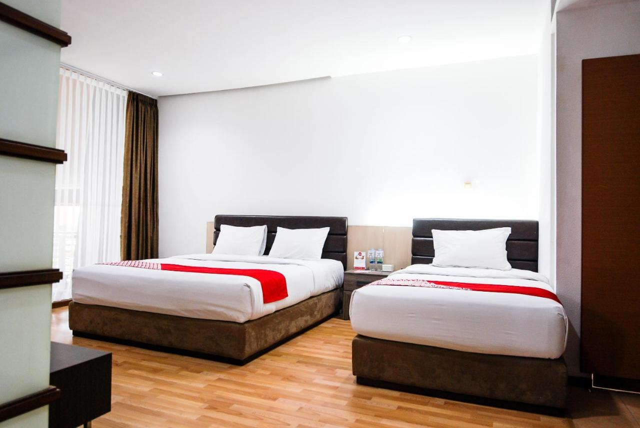 Oyo 229 Hi Quality Hotel Bandung Buitenkant foto