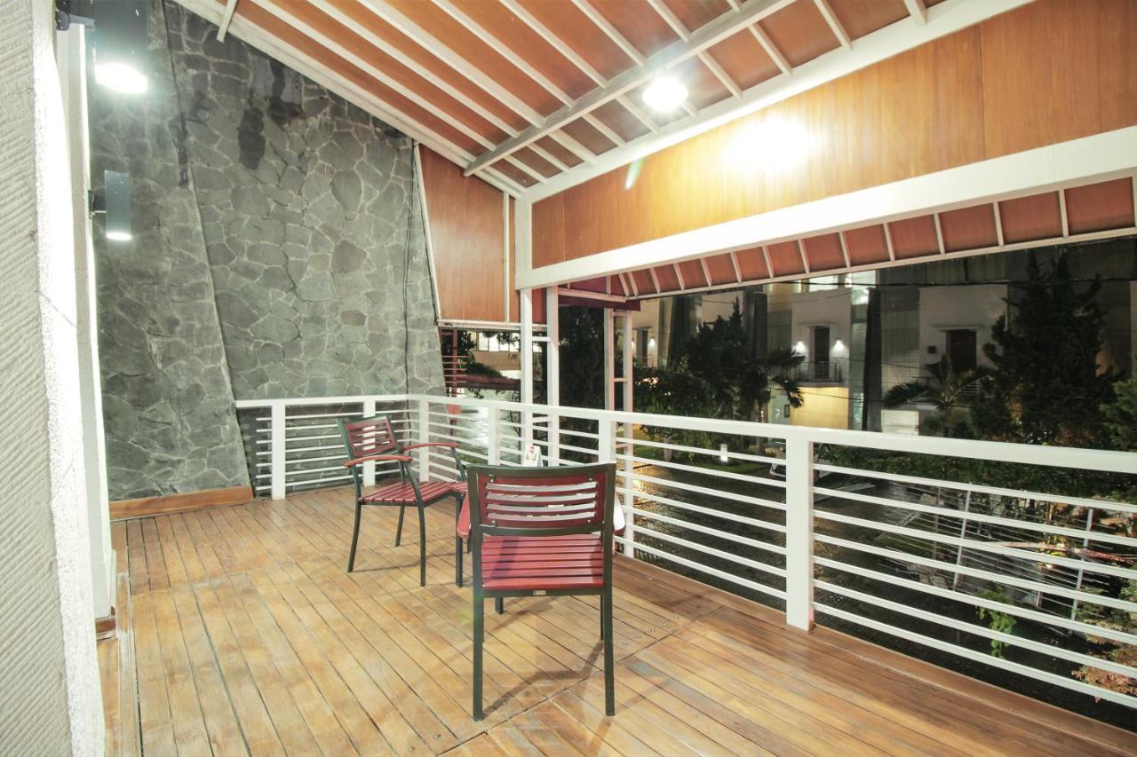Oyo 229 Hi Quality Hotel Bandung Buitenkant foto