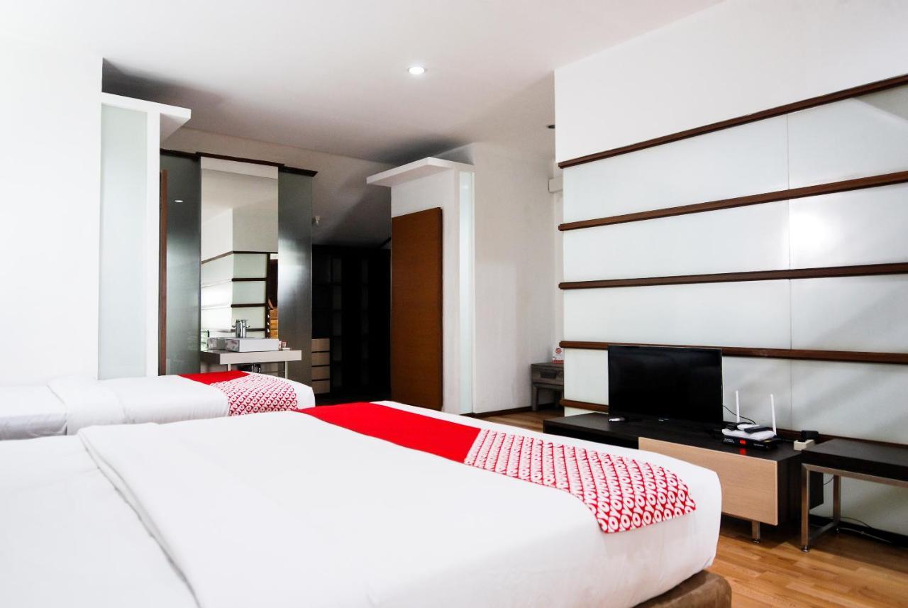 Oyo 229 Hi Quality Hotel Bandung Buitenkant foto