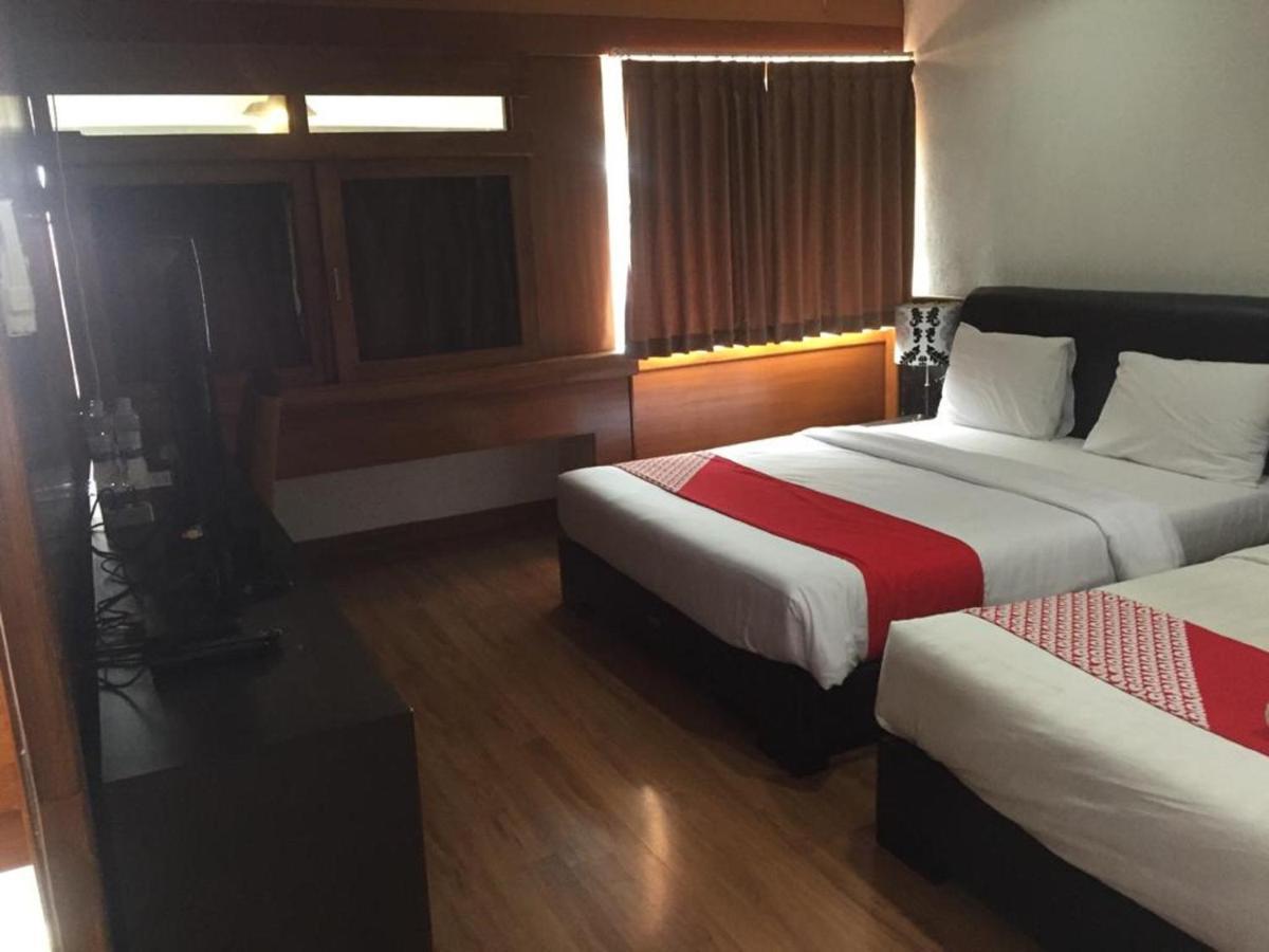 Oyo 229 Hi Quality Hotel Bandung Buitenkant foto