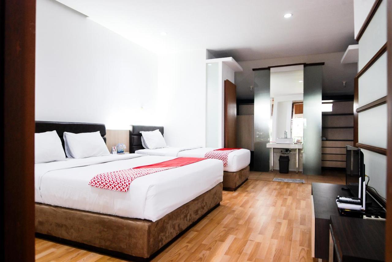 Oyo 229 Hi Quality Hotel Bandung Buitenkant foto