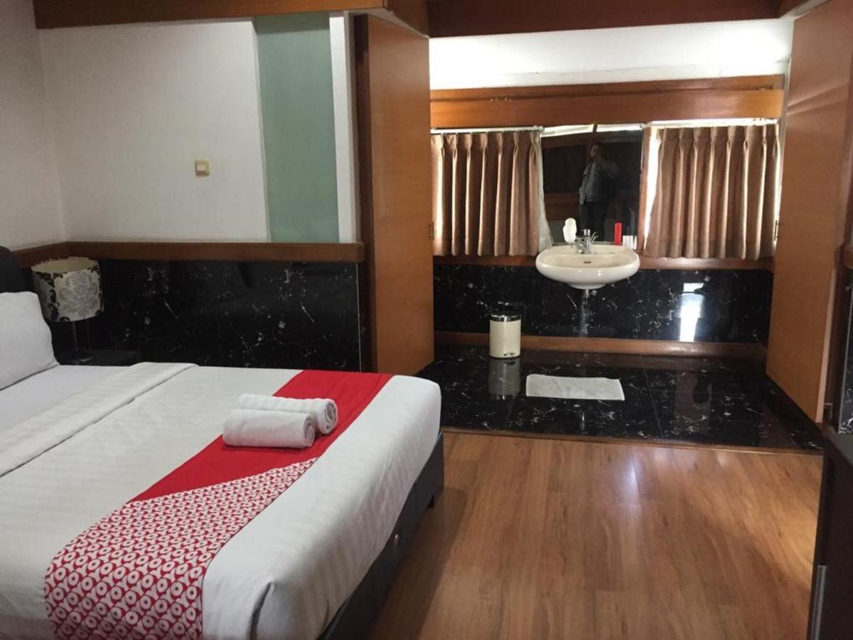 Oyo 229 Hi Quality Hotel Bandung Buitenkant foto