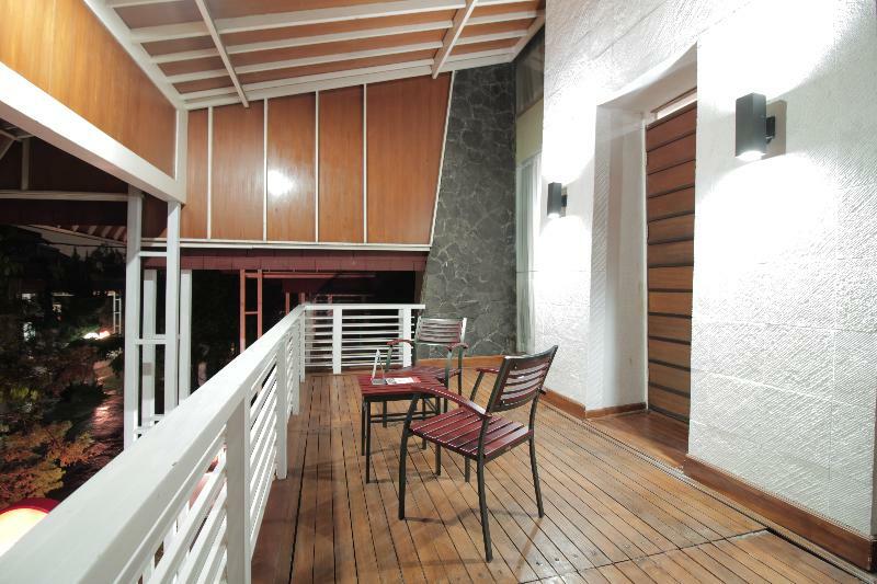 Oyo 229 Hi Quality Hotel Bandung Buitenkant foto