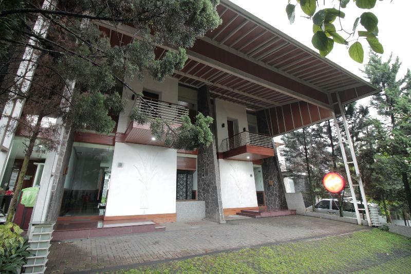 Oyo 229 Hi Quality Hotel Bandung Buitenkant foto
