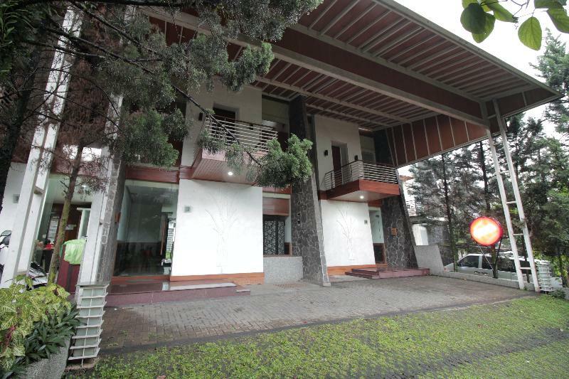 Oyo 229 Hi Quality Hotel Bandung Buitenkant foto