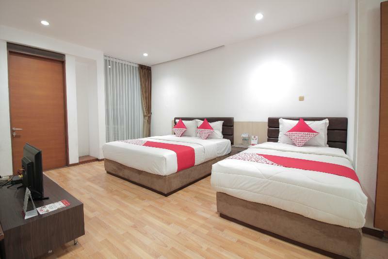 Oyo 229 Hi Quality Hotel Bandung Buitenkant foto