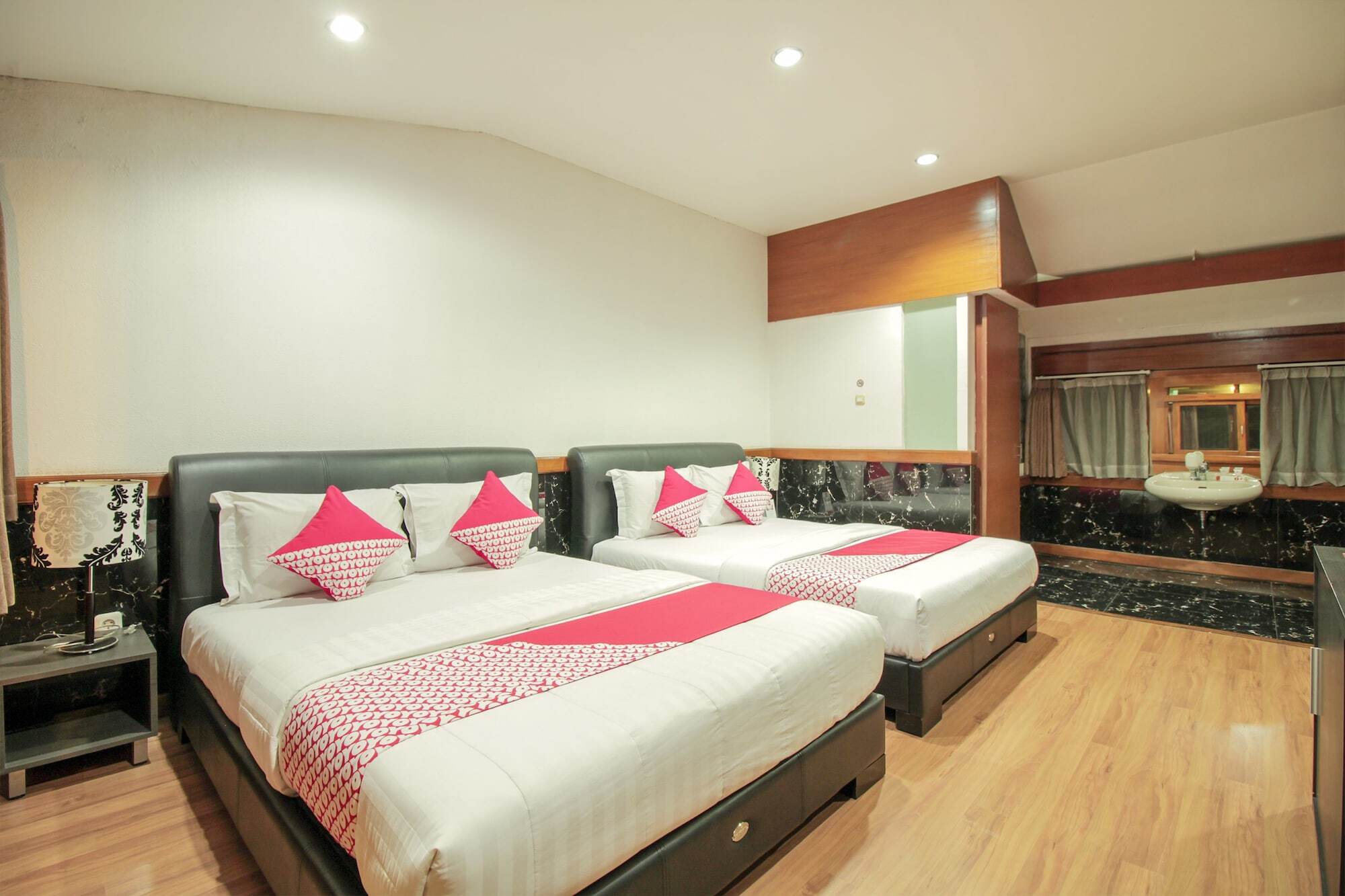 Oyo 229 Hi Quality Hotel Bandung Buitenkant foto